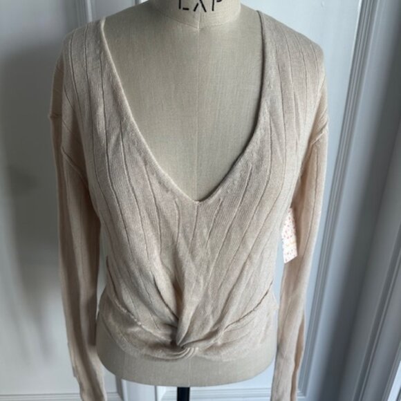 Free People NWT "Got Me Twisted" V Neck Sweater - Picture 4 of 16